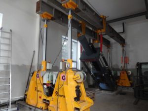 Замена колесных пар, перемещение, установка и погрузка 15 локомотивов ТГМ8км  на Людиновском тепловозном заводе в Калужской области