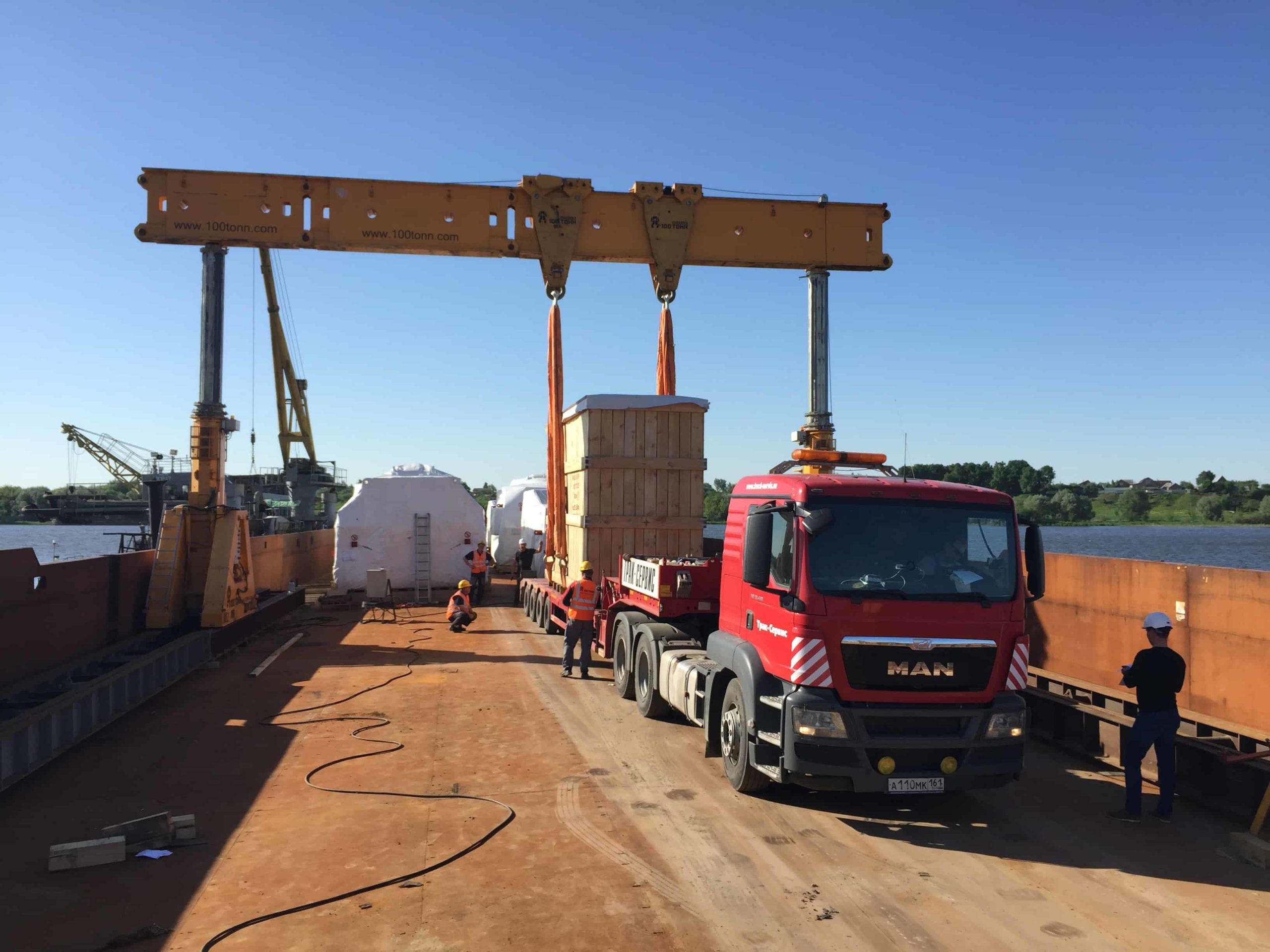 Погрузка Mobile bolster весом 47 тонн в порту Коломна