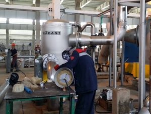 Подъем бетонного блока фундамента станка WALDRICH SIEGEN массой тысяча тонн