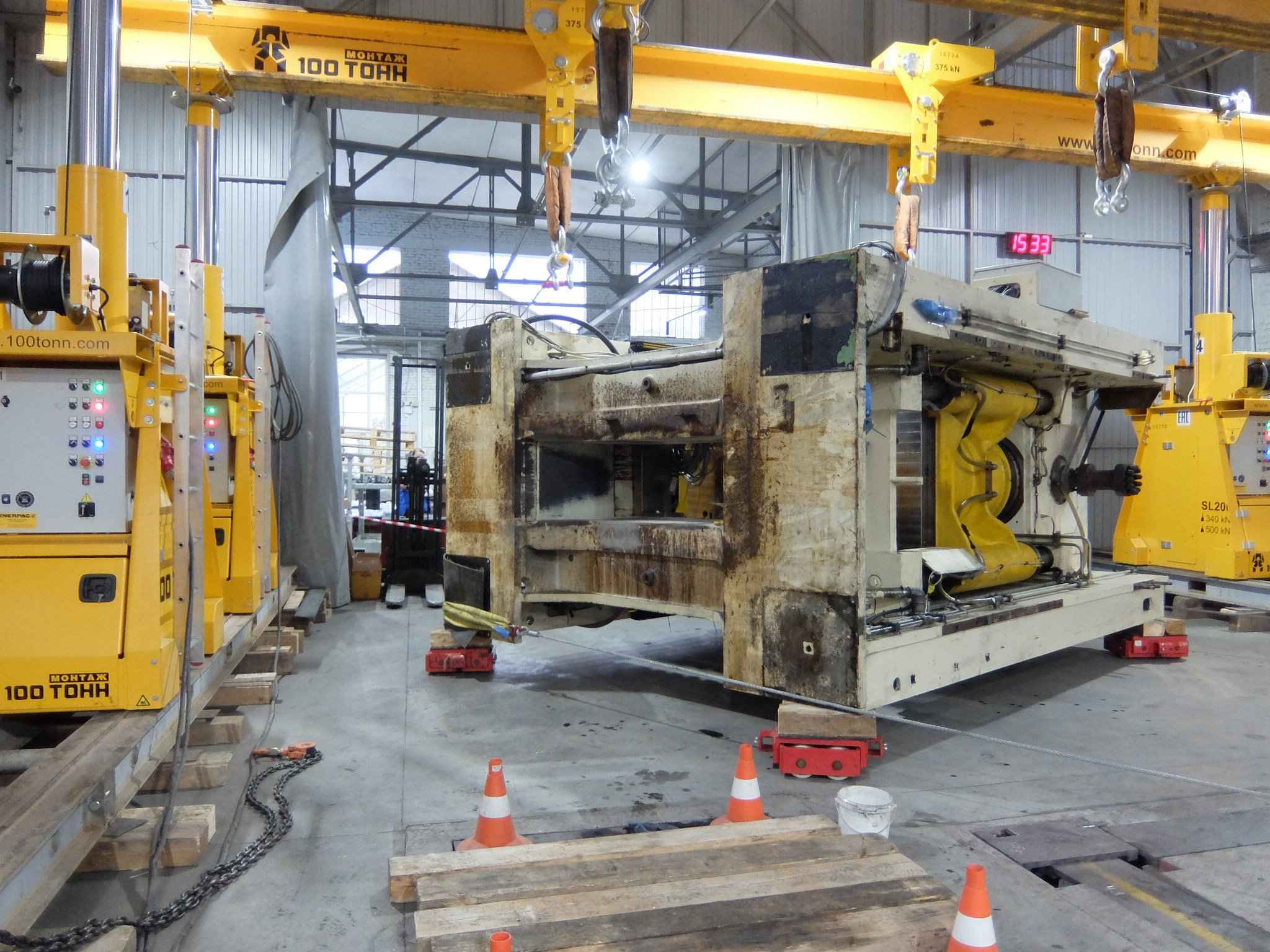 Перемещение штамповочного пресса SCHULER SAL250-1.9