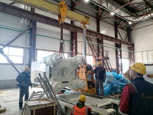 Разгрузка, перемещение и крупноузловая сборка гидравлического пресса HP-KP3000 TONS