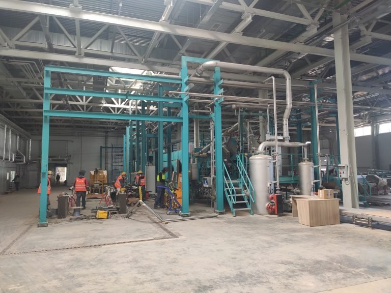 Монтаж оборудования по выпуску упаковки для яиц | 100 Тонн Монтаж