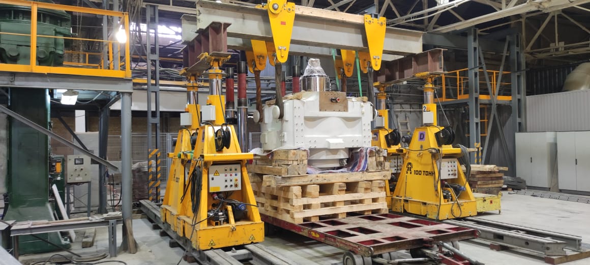 Перемещение и сборка узлов тяжелого пресса