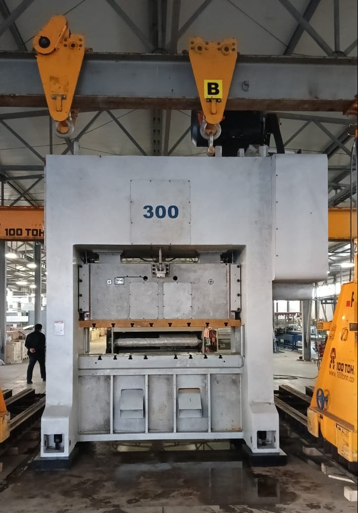 Установка оборудования на производстве синтетических материалов в Ярославской области