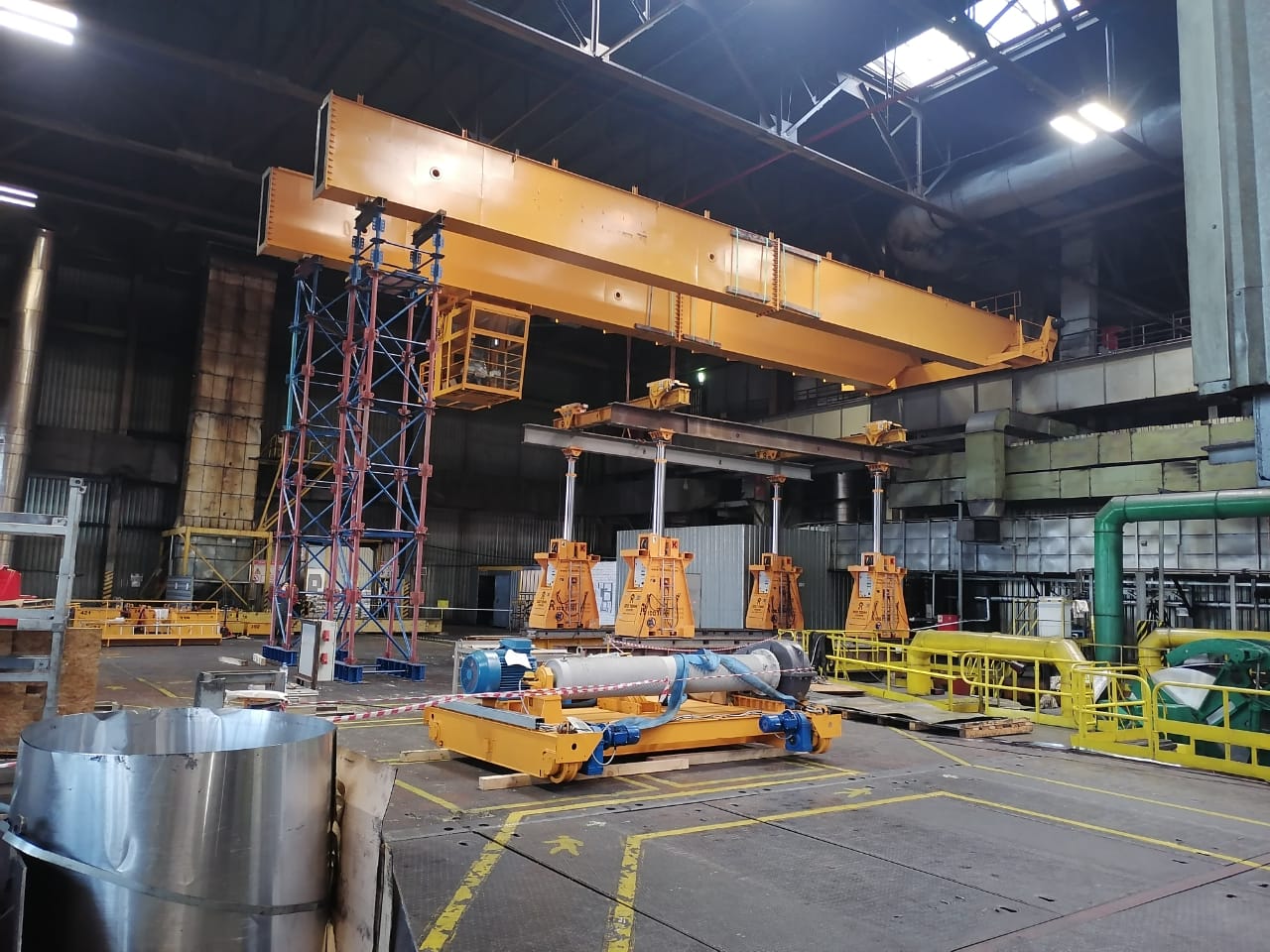 Монтаж двухбалочного мостового крана