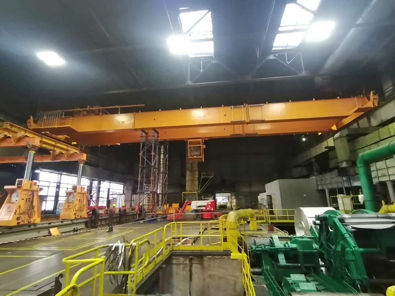 Монтаж крана в действующем цехе