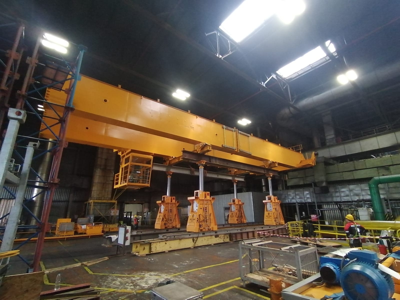 Монтаж мостового крана на действующем производстве