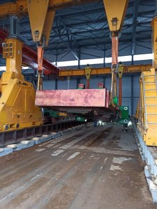 Сборка пресса на металлургическом заводе