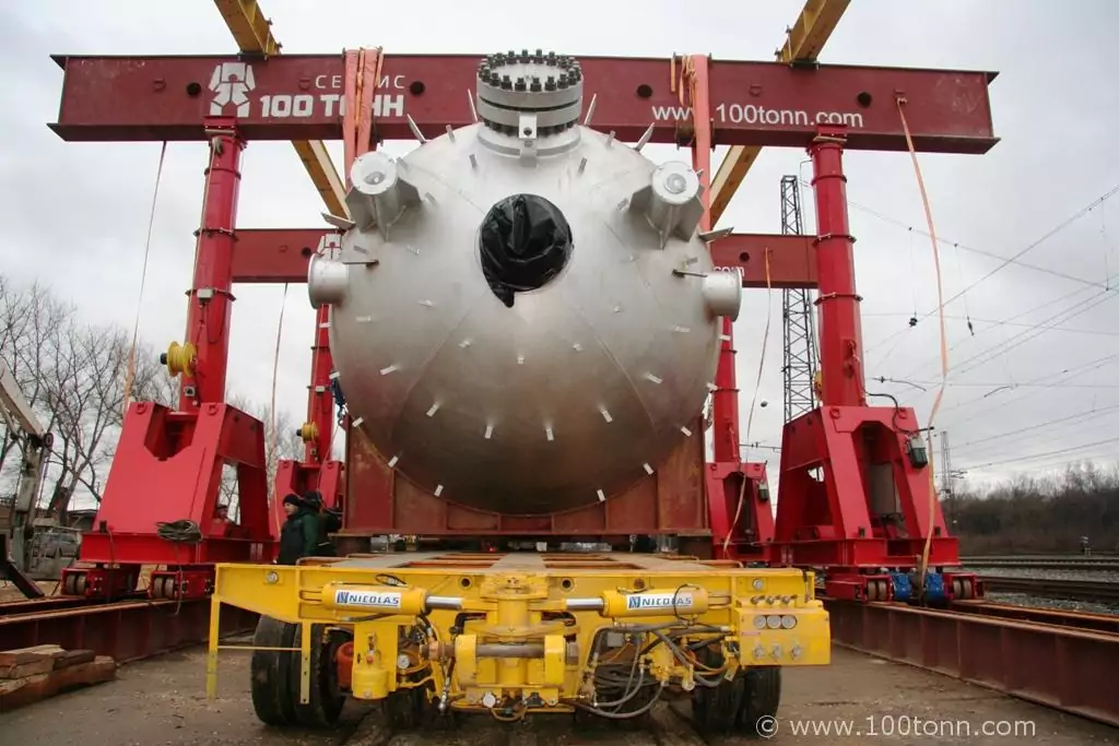 Разгрузка и перемещение реактора для ОАО “Щекиноазот”