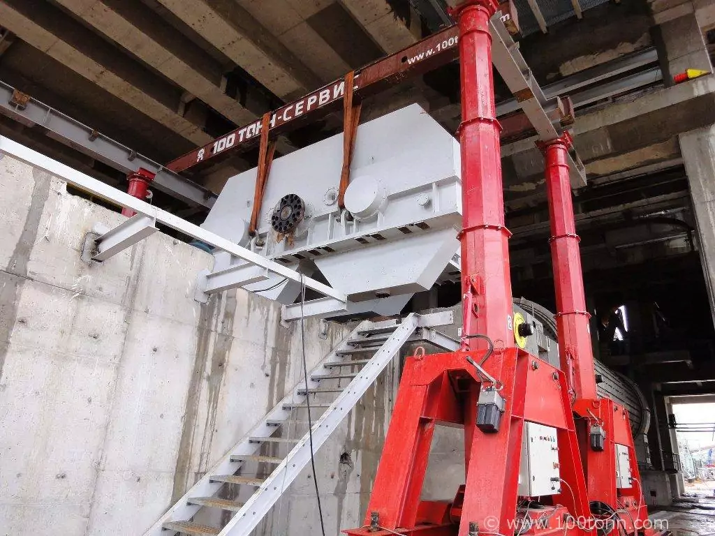 Монтаж редукторов на Новогуровском цементном заводе