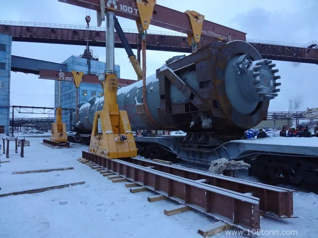 Перегрузка с ж/д на авто реактора 320 т в Череповце