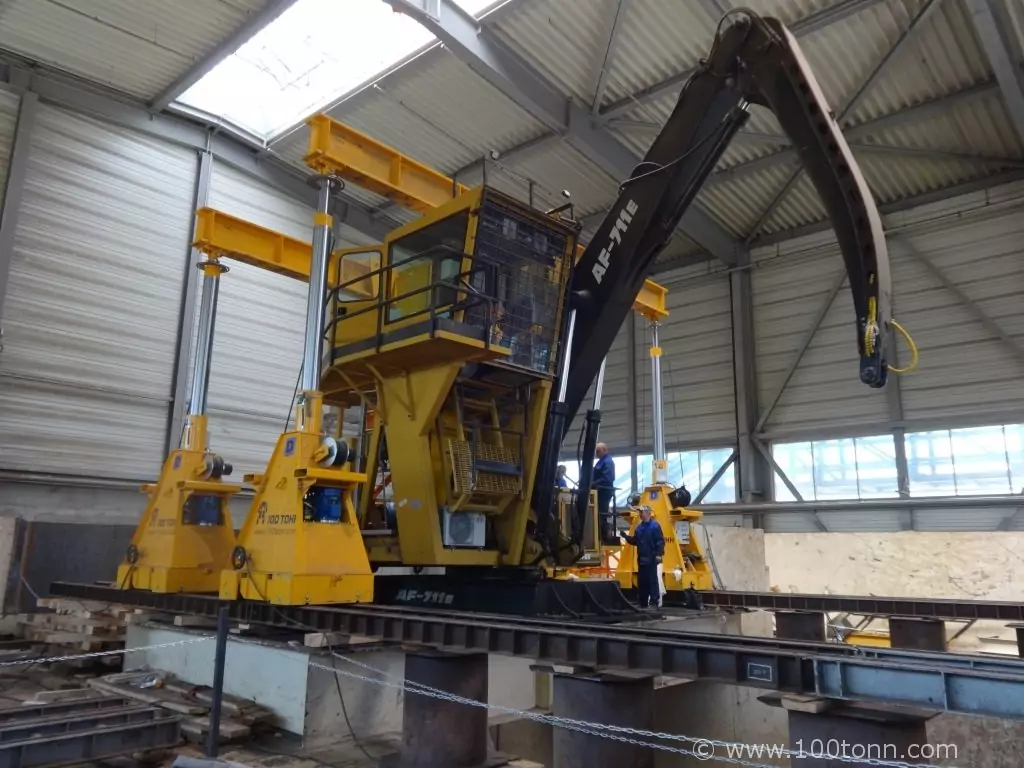 Подъем манипулятора и замена опорно-поворотного круга на фабрике «Кроношпан” в Московской области