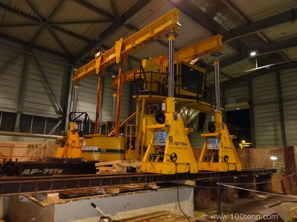 Подъем манипулятора и замена опорно-поворотного круга на фабрике «Кроношпан” в Московской области