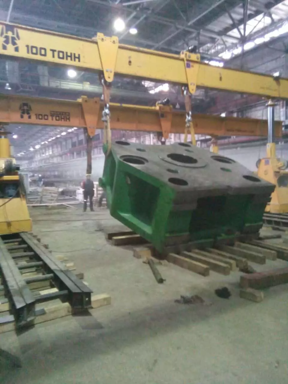 Кантование передней траверсы главного цилиндра гидравлического пресса ПА8745П