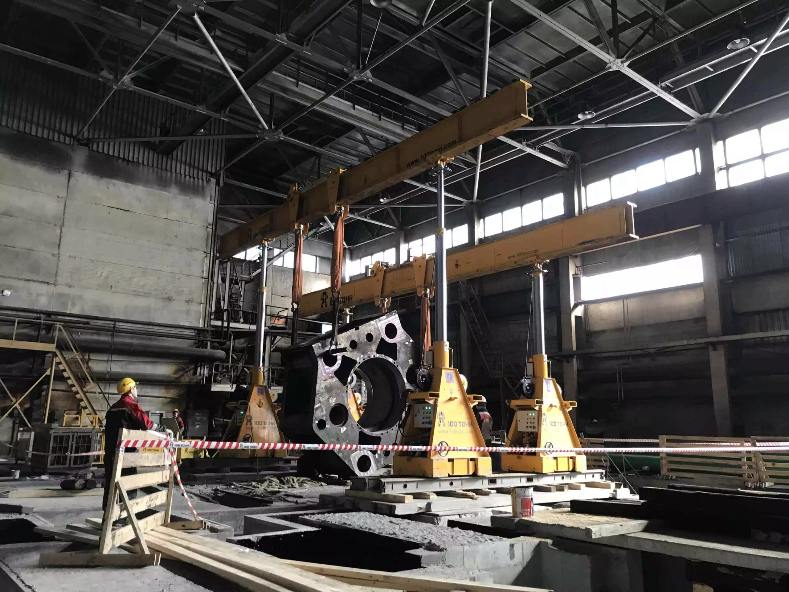 Кантование задней траверсы гидравлического пресса ПА8745П