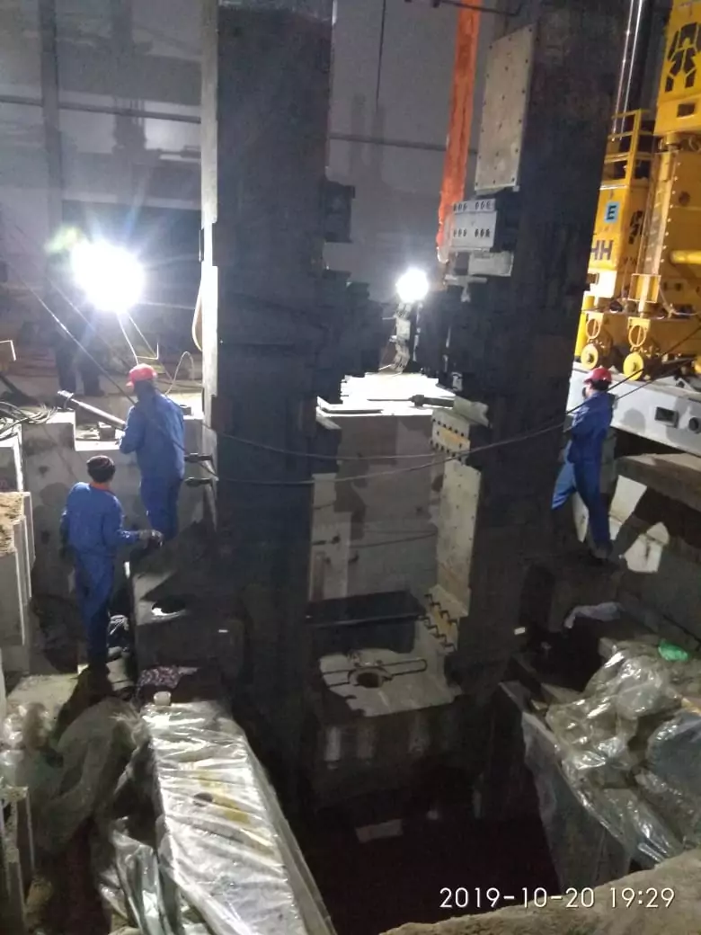 Кантование станины в вертикальное положение с помощью портальной системы Кантование станины в вертикальное положение с помощью портальной системы