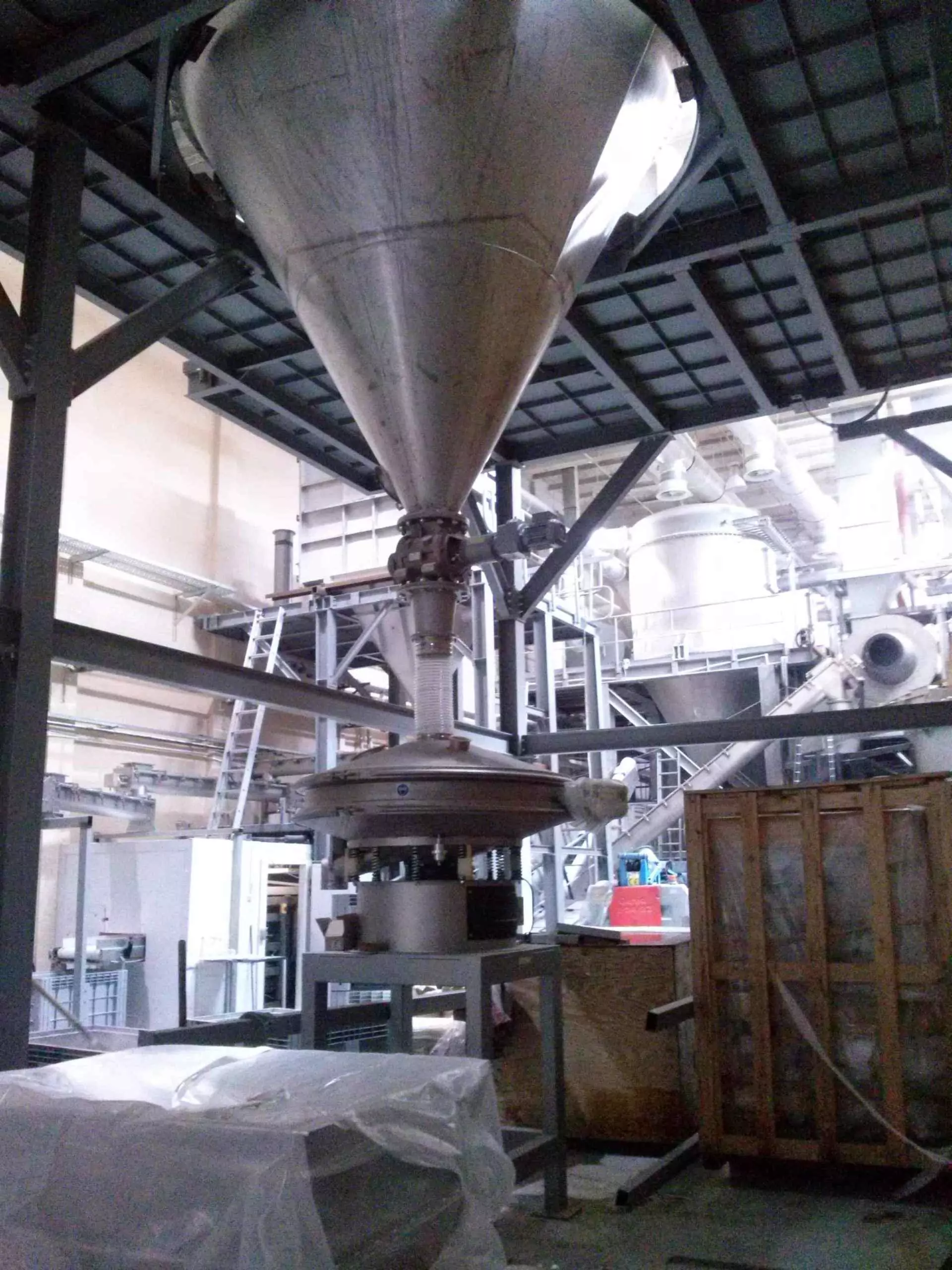 Монтаж дозирующего сита под фильтровальным циклоном