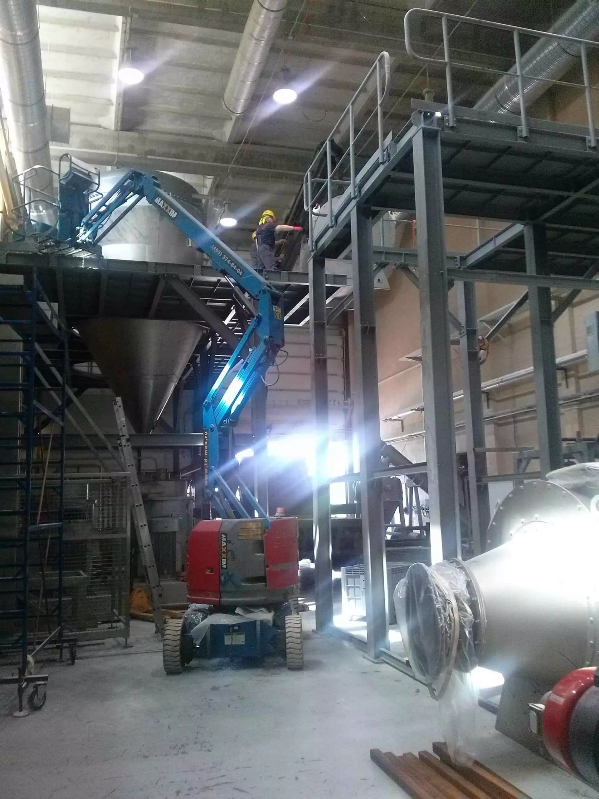 Монтаж системы вентиляции в цехе Дмитровского белкового комбината