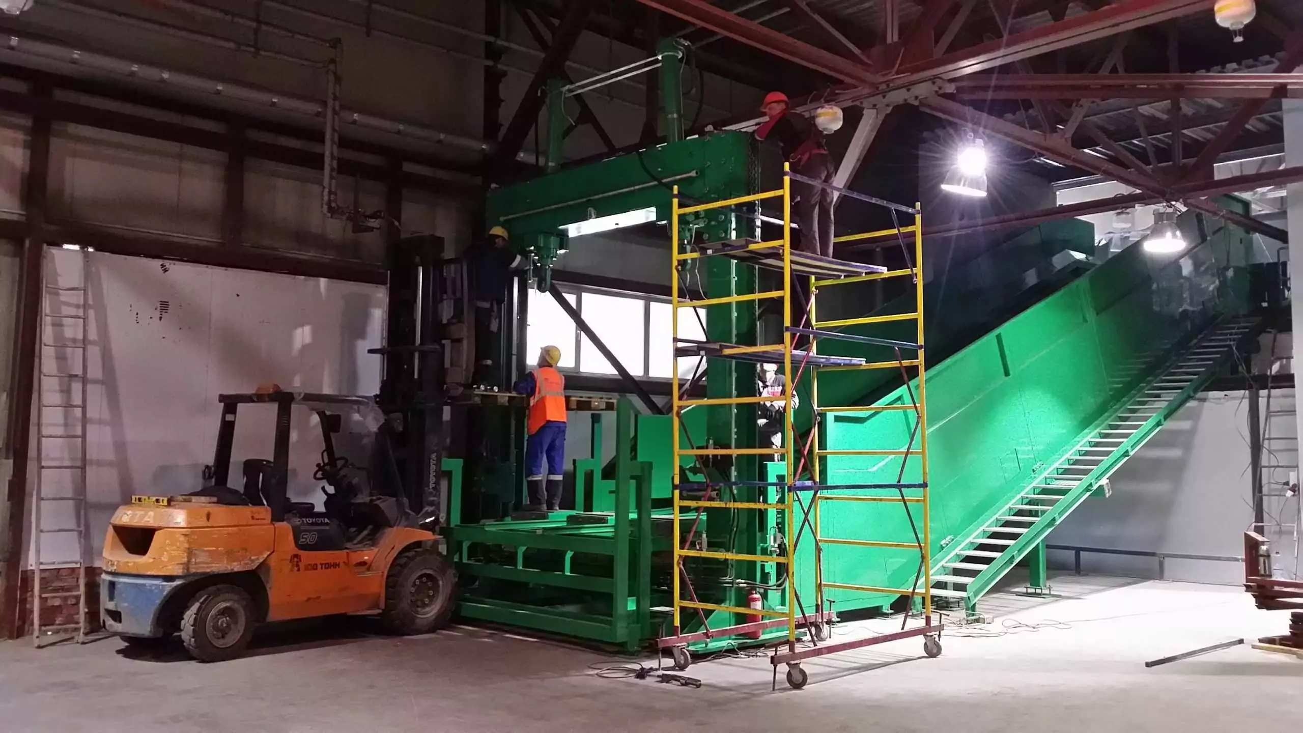 Монтаж конвейера целлюлозы