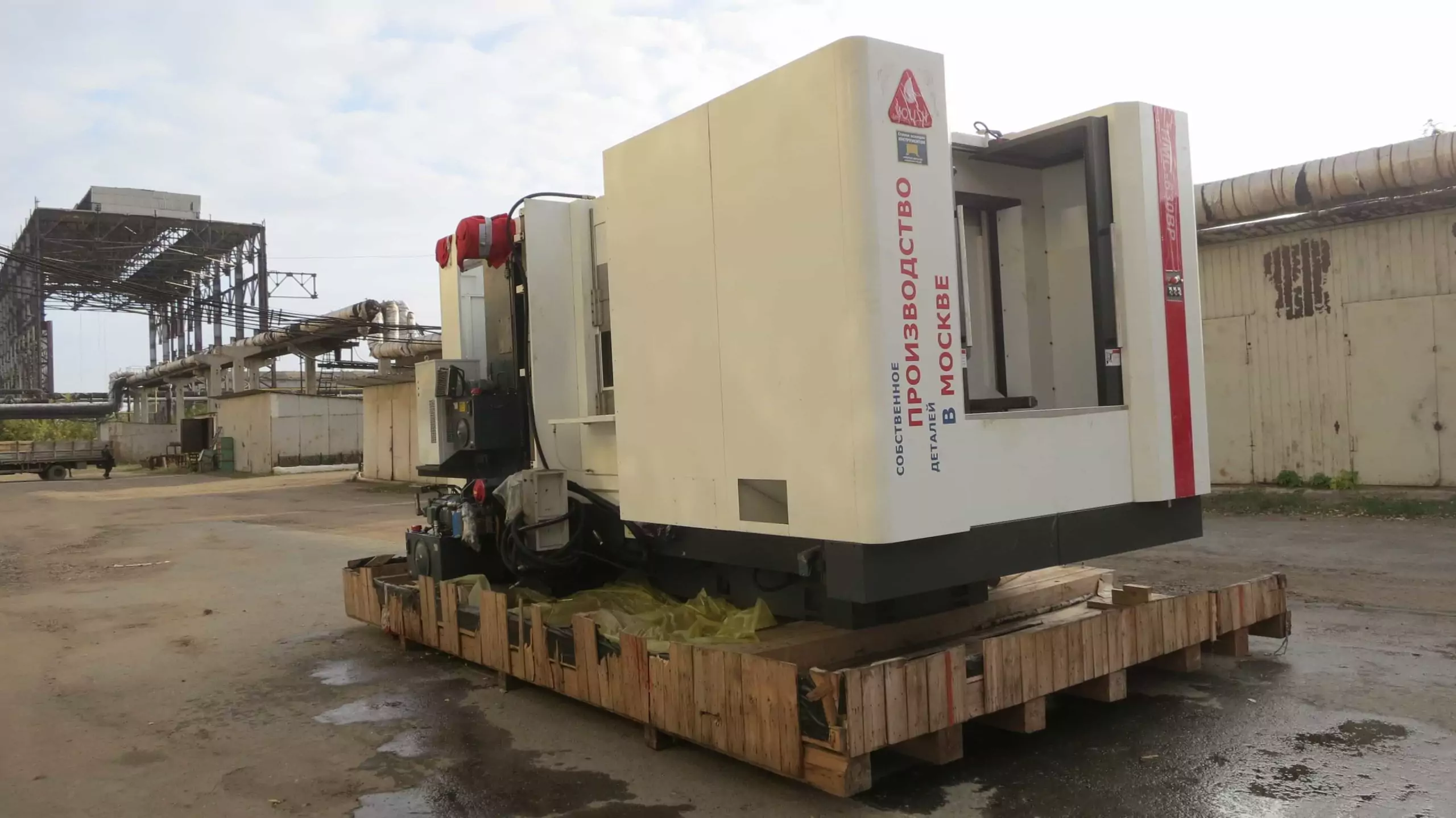 Обрабатывающий центр HMC-630BP перед перемещением в цех