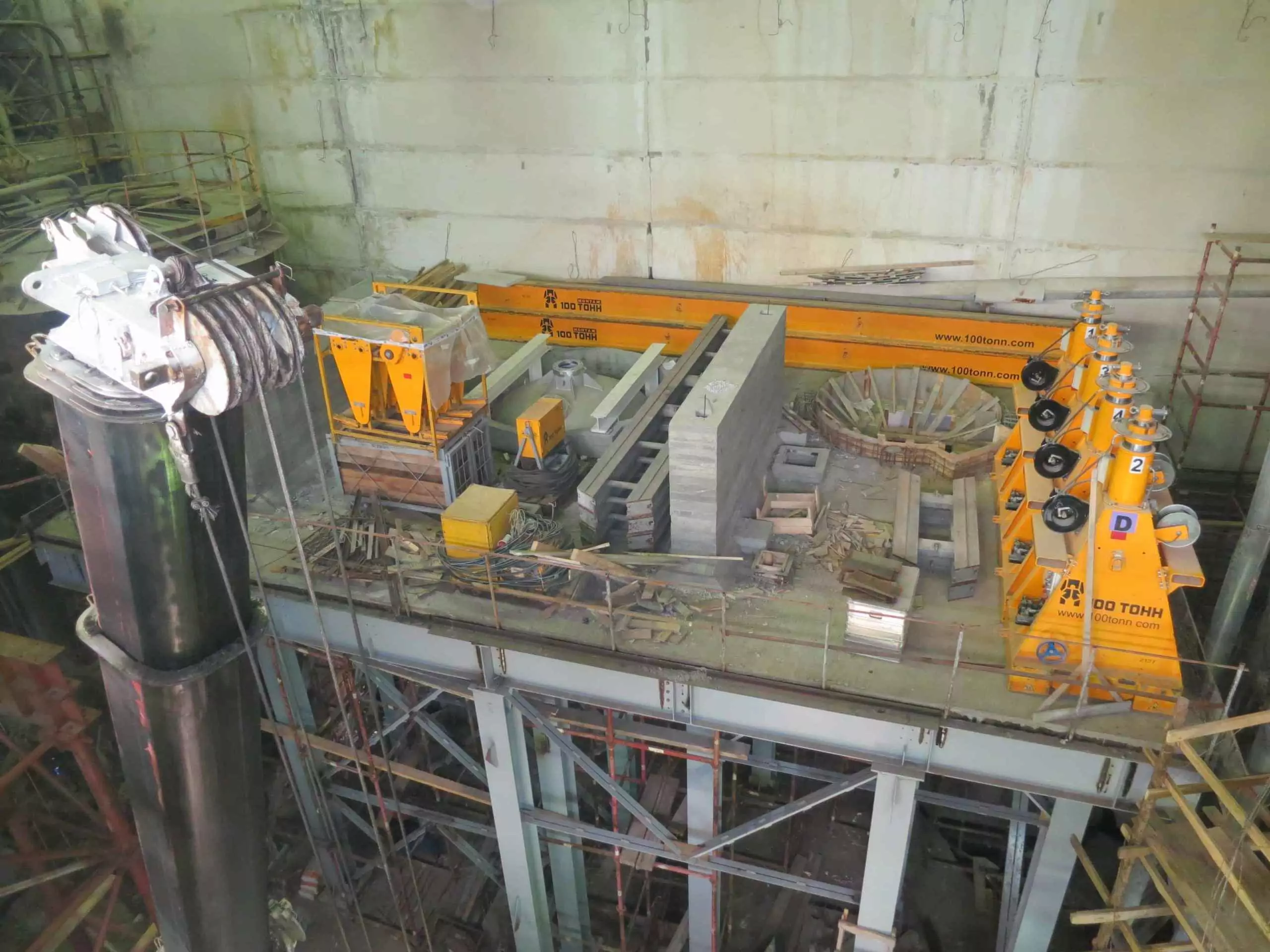 Сборка гидравлического портала на высоте