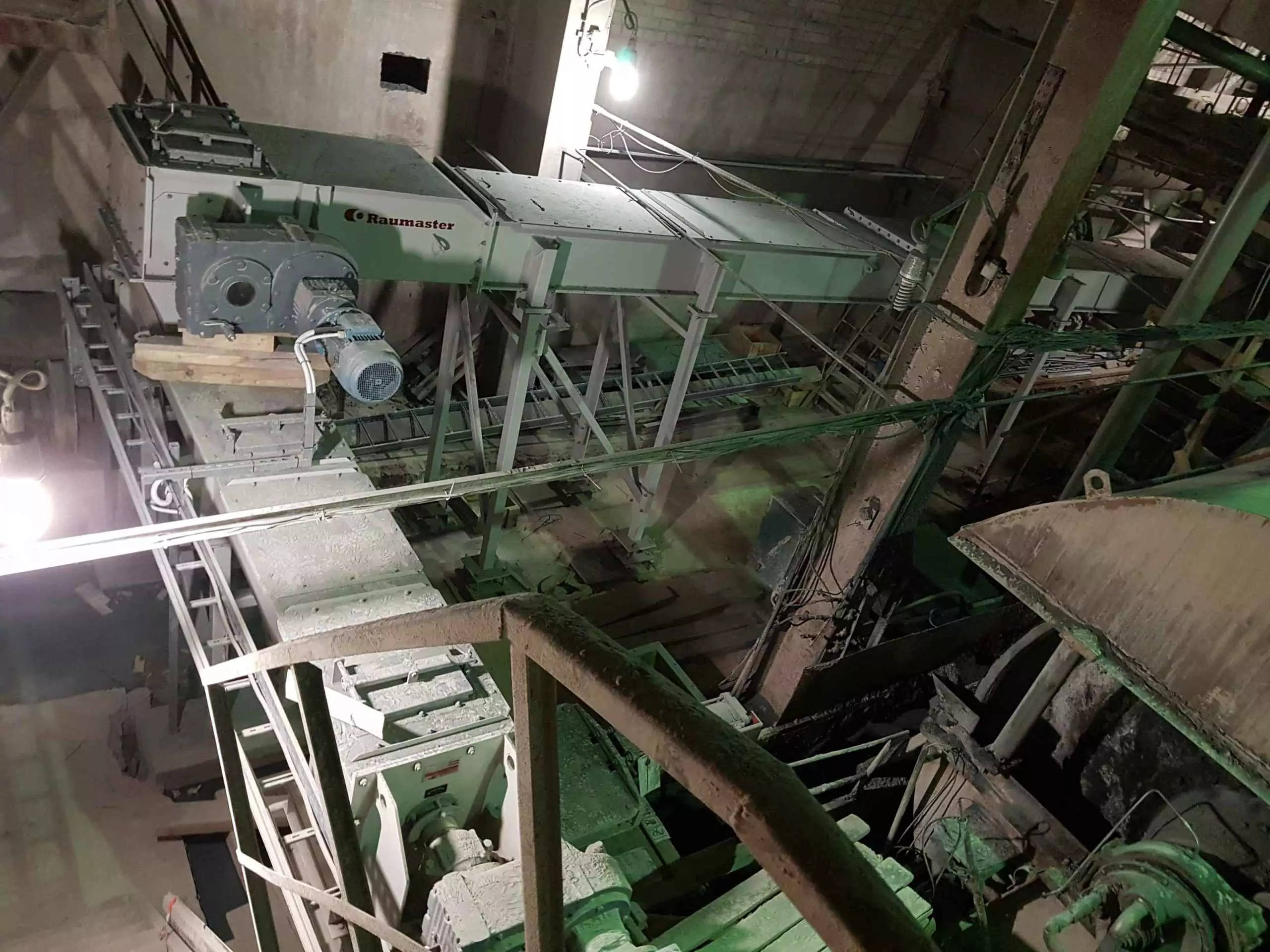 Смонтированные конвейеры шлама в ЦКРИ-3 Архангельского ЦБК