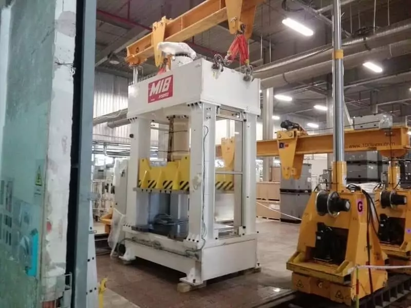 Установка пресса MIB-Hydro&nbsp; в цехе завода Форесия в Тольятти