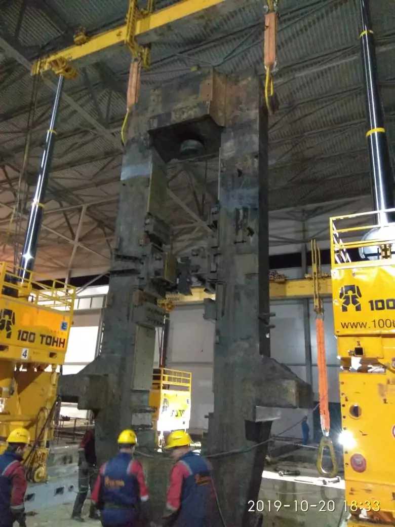 Установка станины прокатного стана в приямок Установка станины прокатного стана в приямок