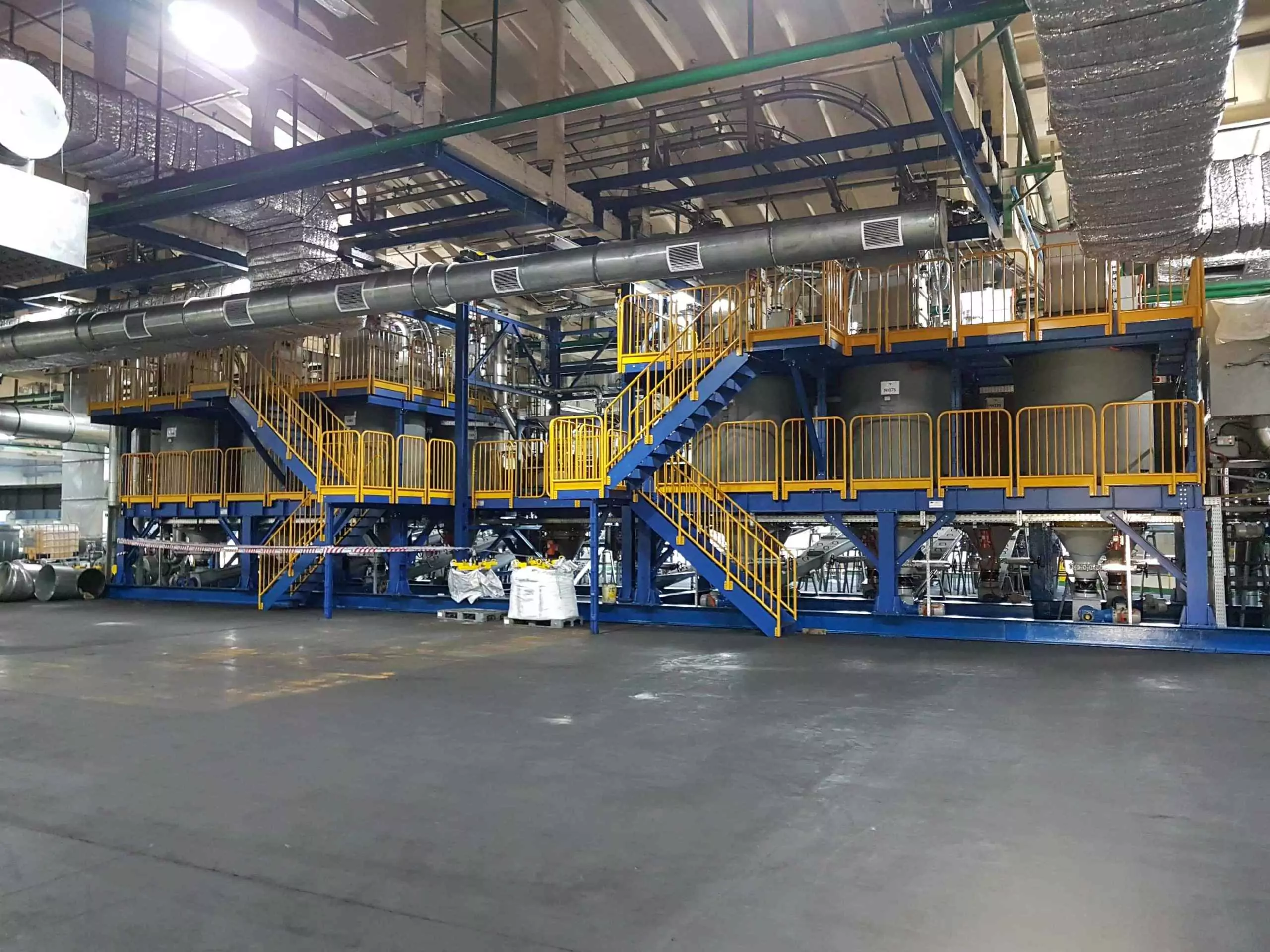 Завершен монтаж бункерного хозяйства сыпучих и связующих компонентов для производства резины