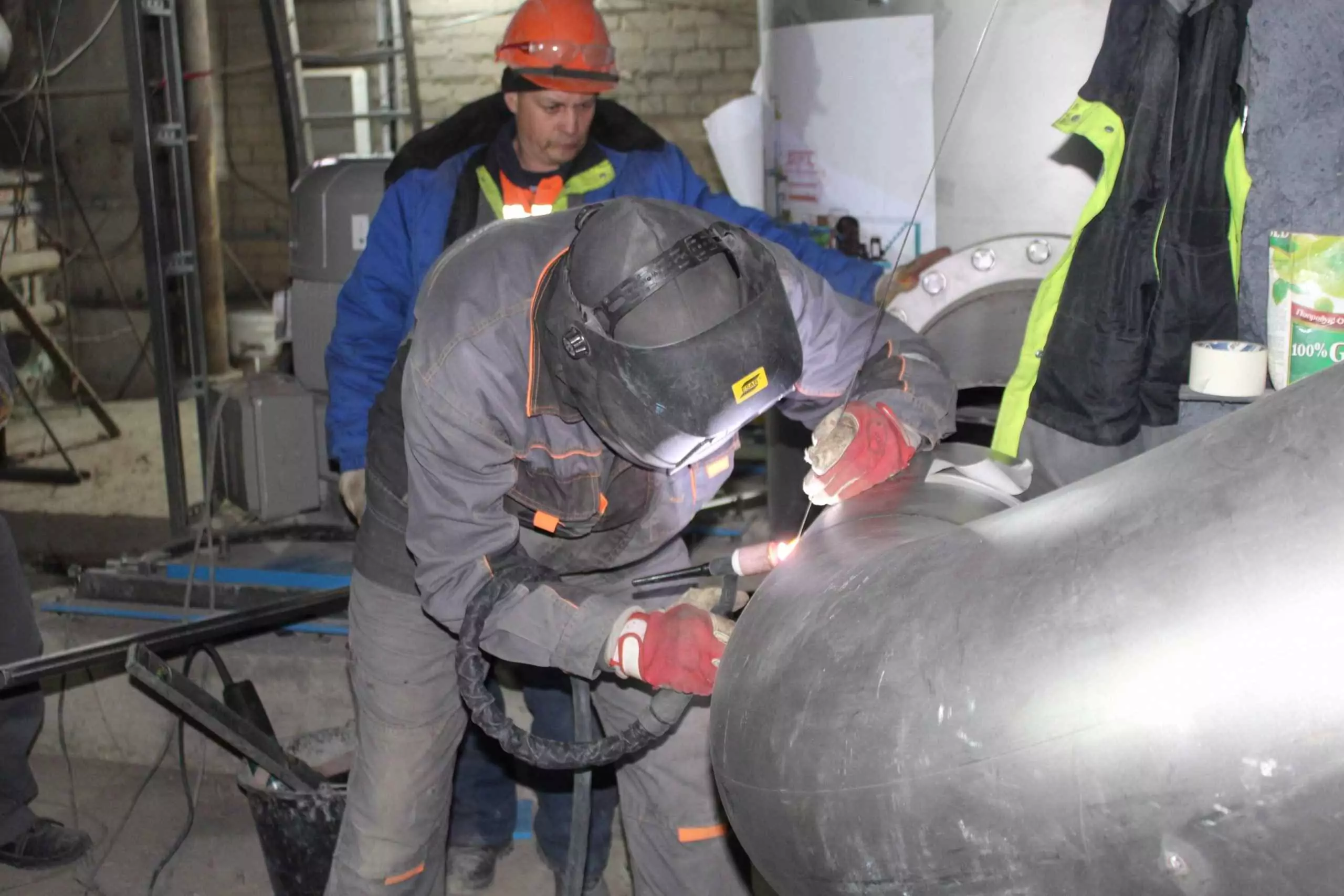 100 ТОНН МОНТАЖ выполняет сварочные работы