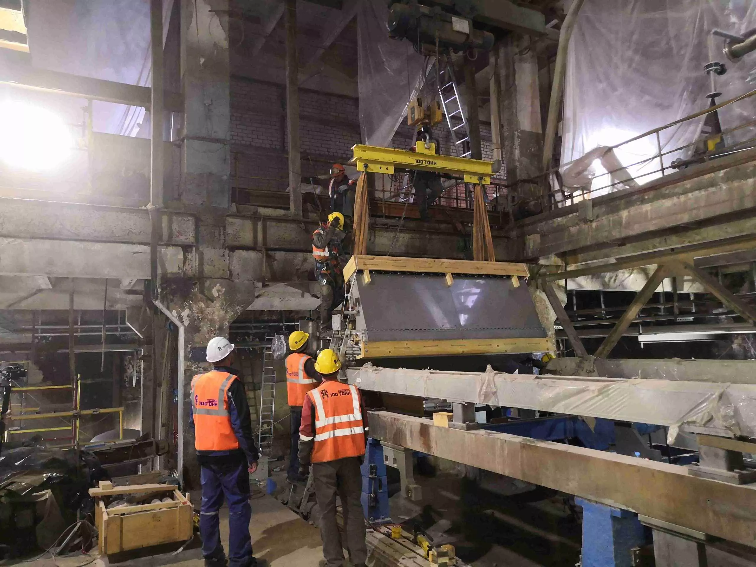 Механический монтаж оборудования в останов