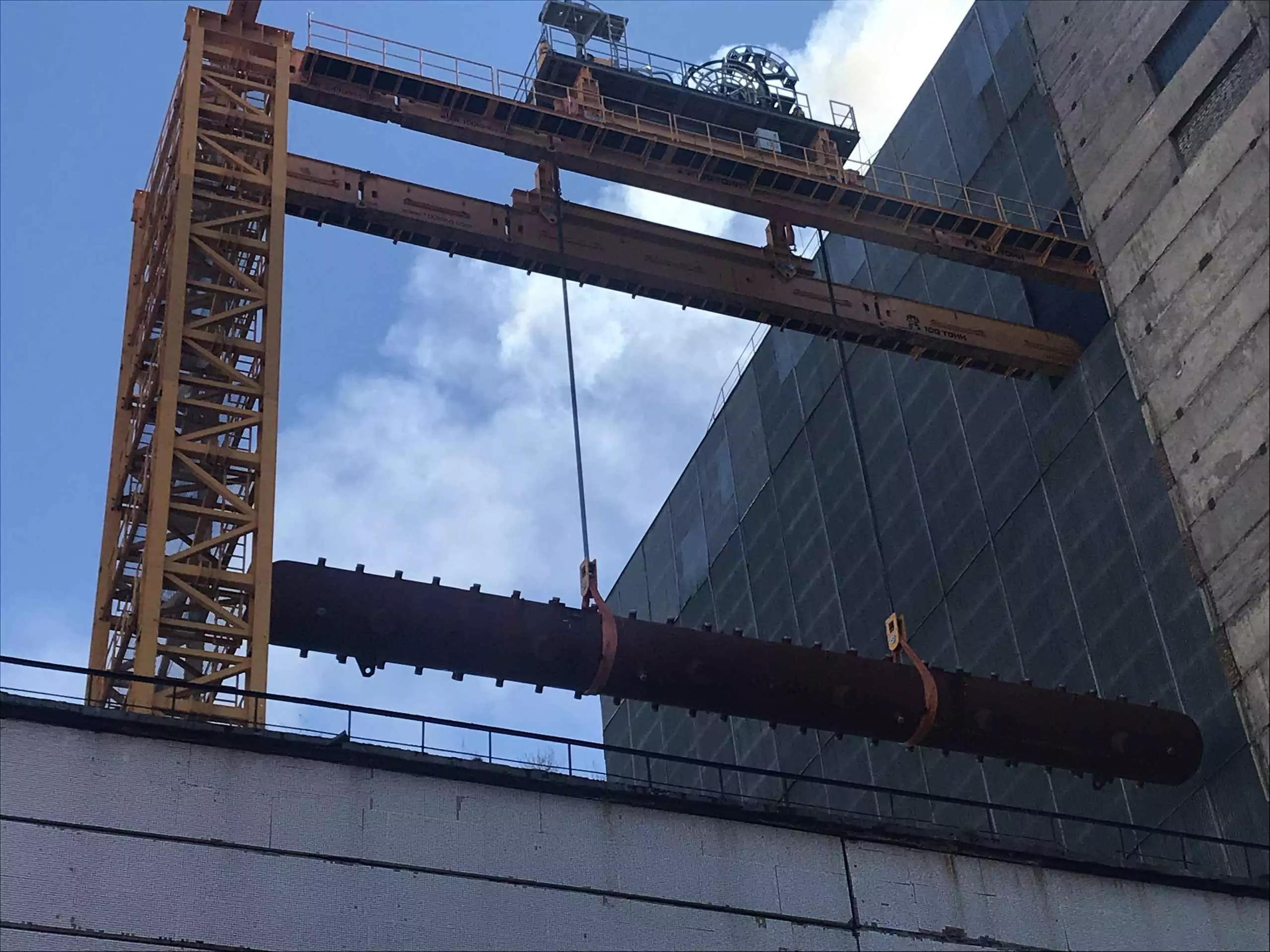 Подъем груза с помощью тросового домкрата