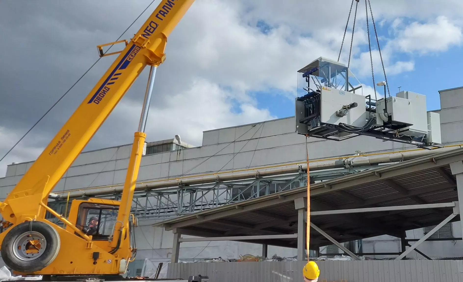 Перемещение и монтаж пакетоделательной машины