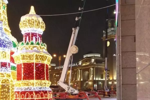 Кран-паук работает в Москве