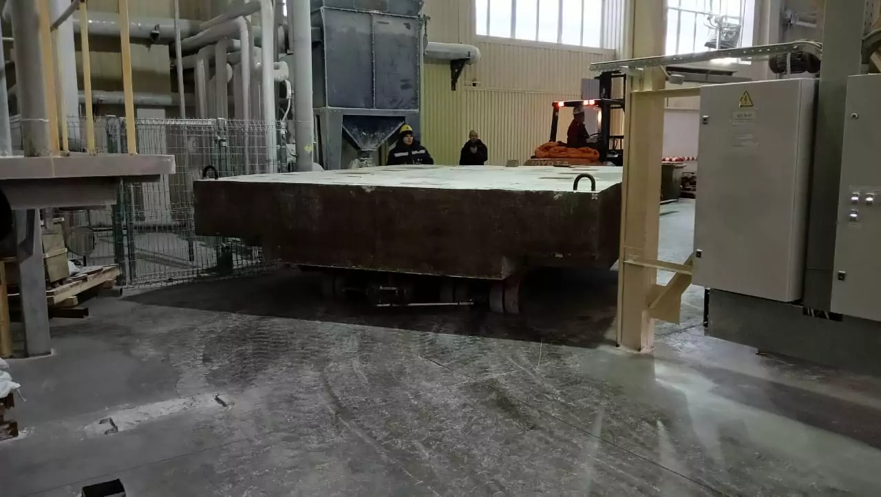 Перемещение бетонной опорной плиты