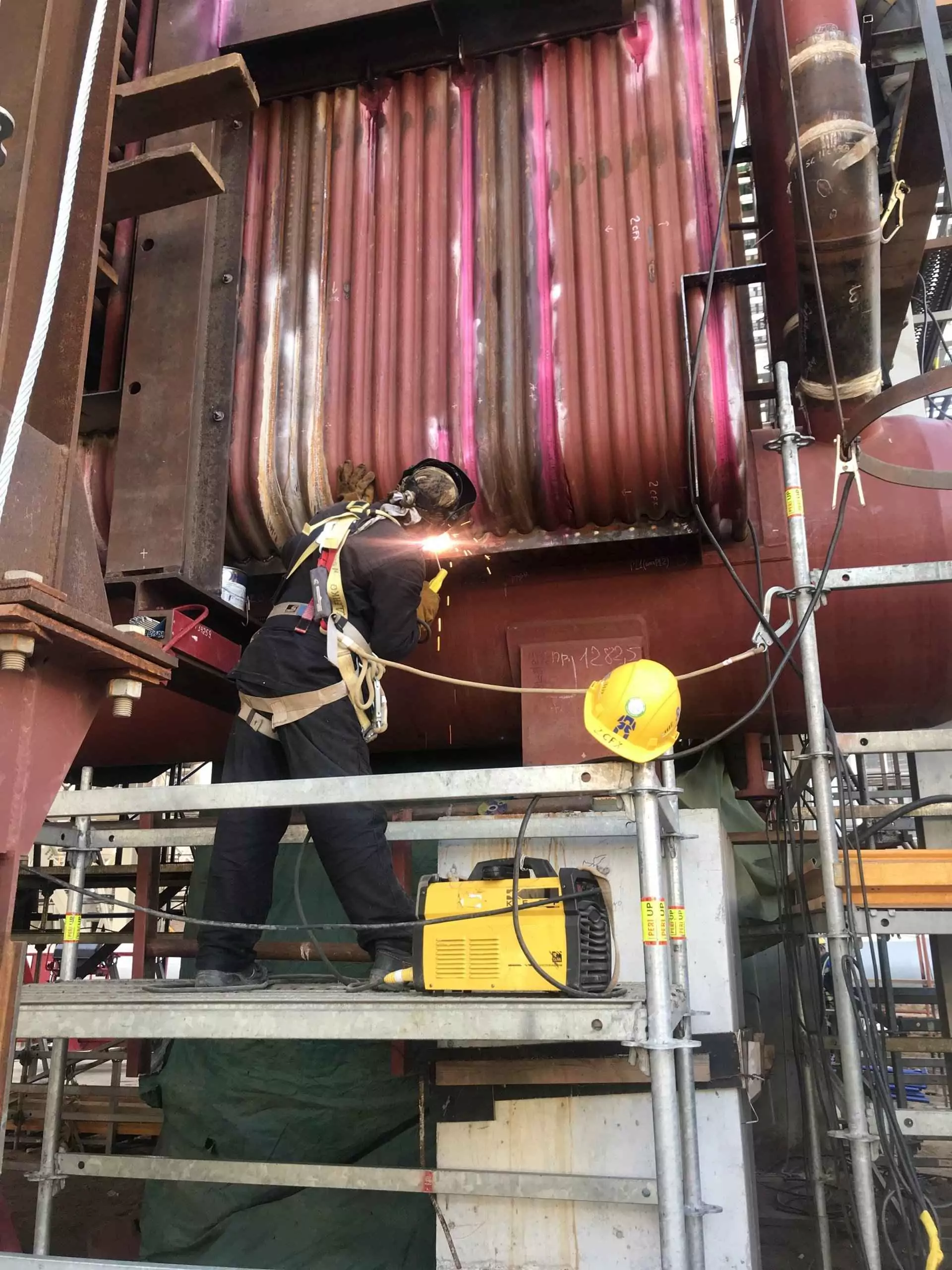 Сварочные работы при монтаже котла