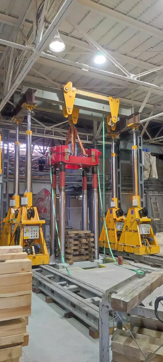 Монтаж пресса на производстве строительных материалов