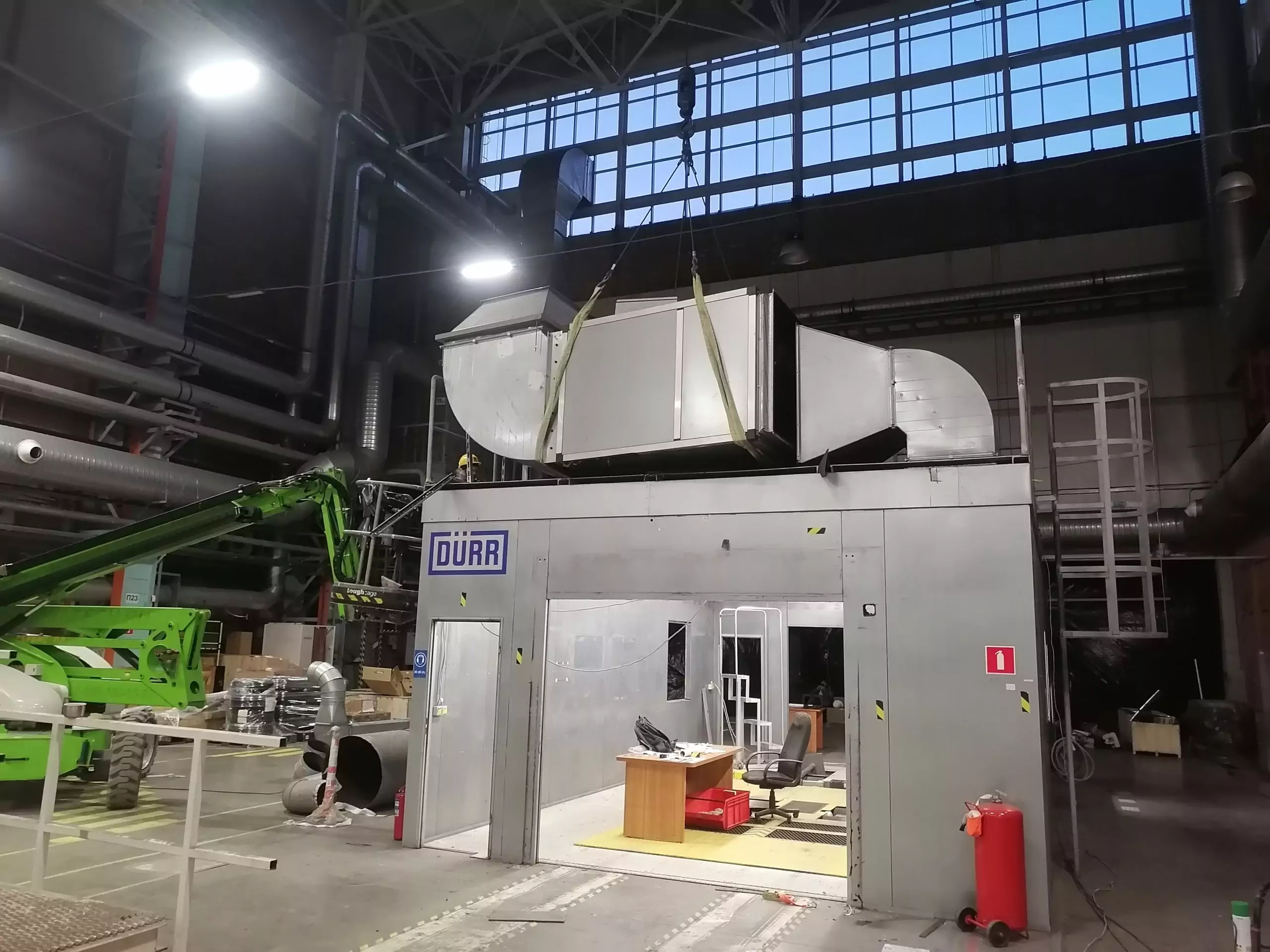 Релокация оборудования на производстве автокомпонентов