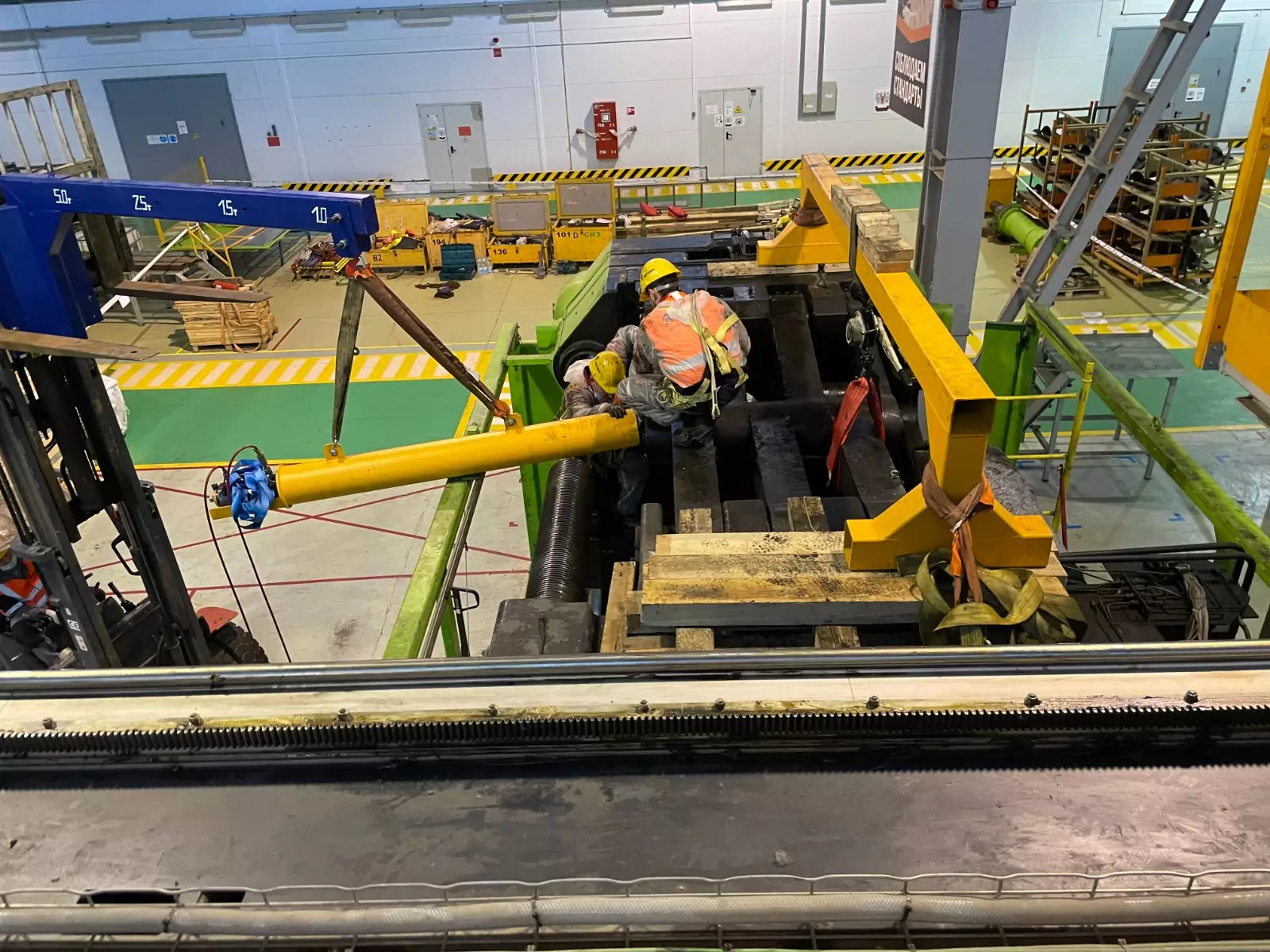 Демонтаж и монтаж термопластавтомата массой 55 т