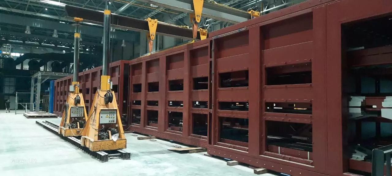 Перемещение порталом оборудования по выпуску плит из минеральной ваты