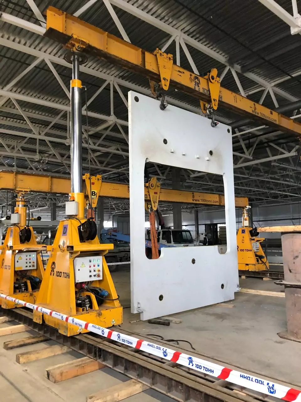 Сборка линии ламинирования ДСП портальной системой