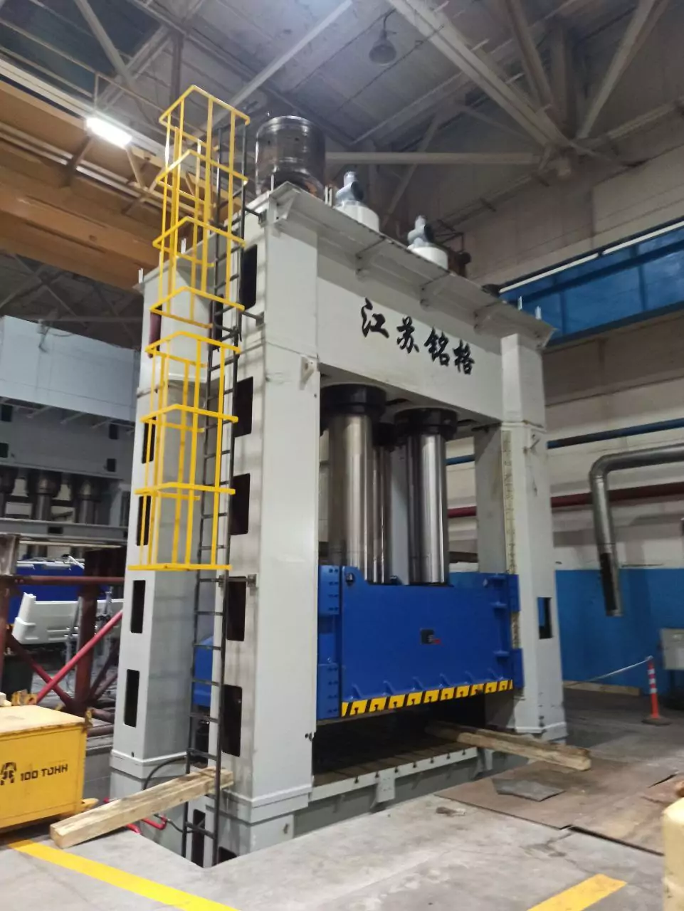 Монтаж пресса с применением МИК-С в условиях ограниченной высоты потолков