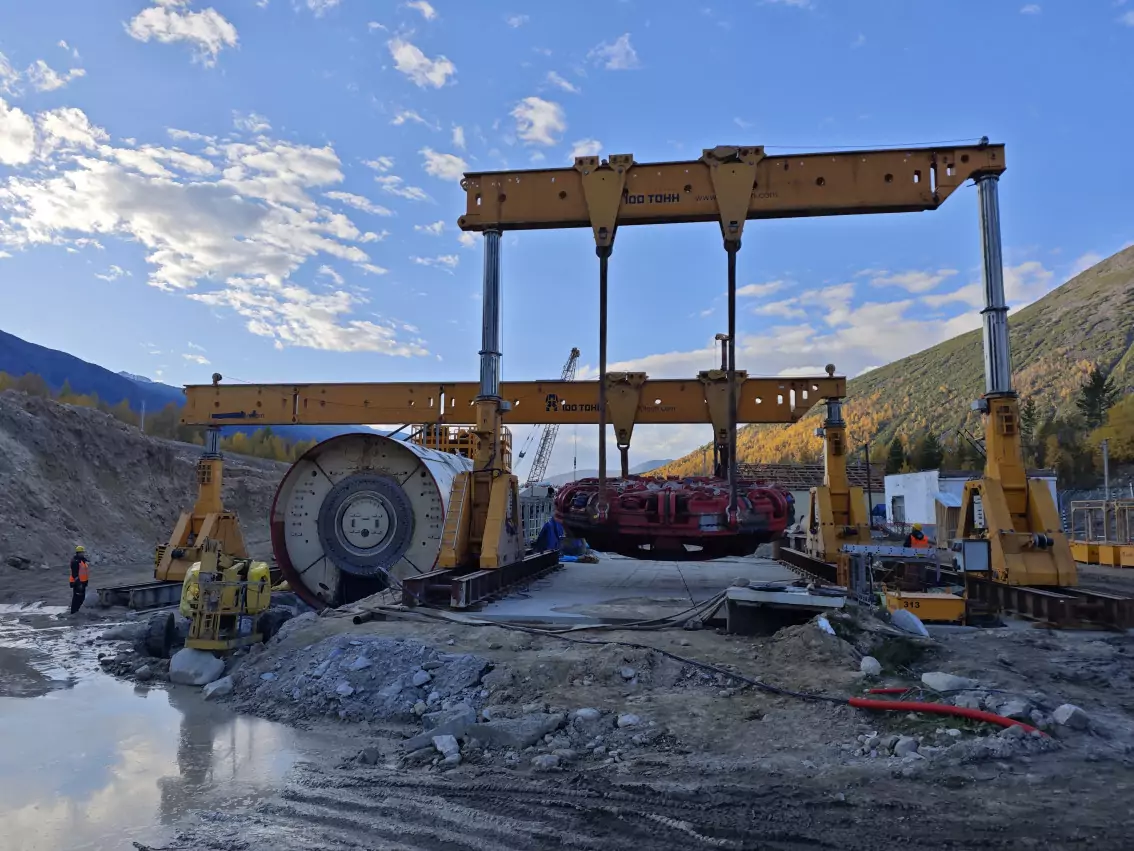 Перевод ротора ТПМК диаметром 6 м из горизонтального положения в вертикальное