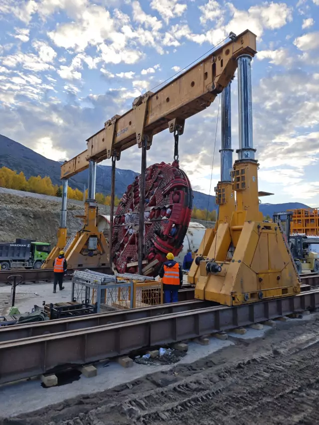 Установка ротора тоннелепроходческого комплекса в проектное положение