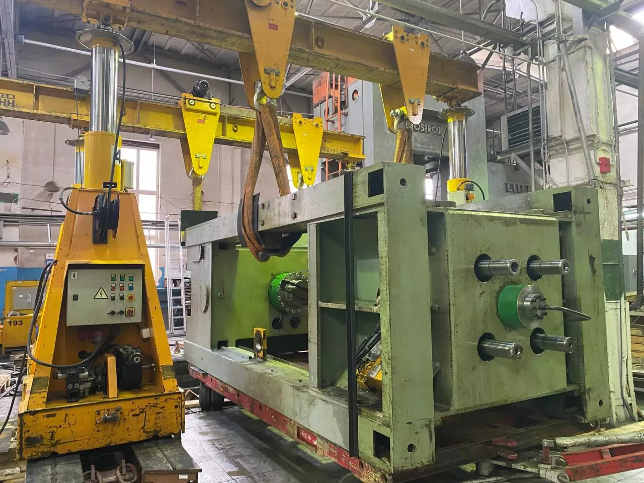 Демонтаж оборудования в цехе без разборки кровельных конструкций